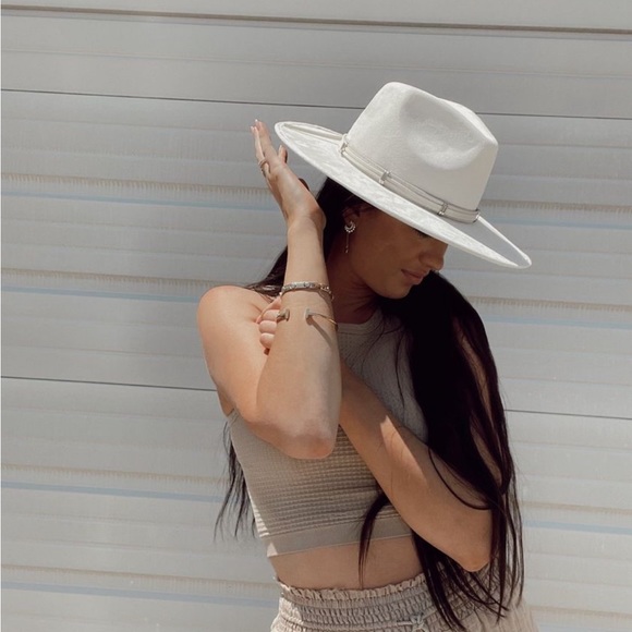 Ivory hat - Picture 4 of 5